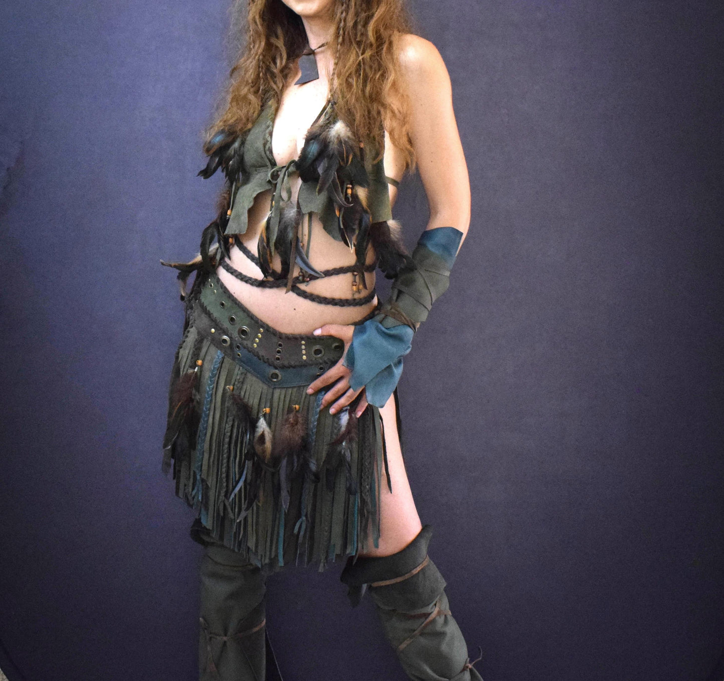 Elvish warrior skirt in green real leather with fringes and feathers